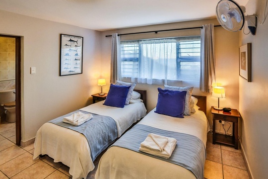 Bedroom as a twin - Sailfish Self catering accommodation in Ballito