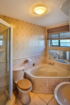 Bathroom - Sailfish - Self Catering accommodation in Ballito